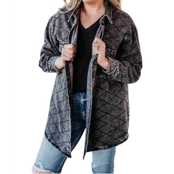 DAVI & DANI Jackets & Blazers - NEW DAVI & DANI quilted shacket in washed grey